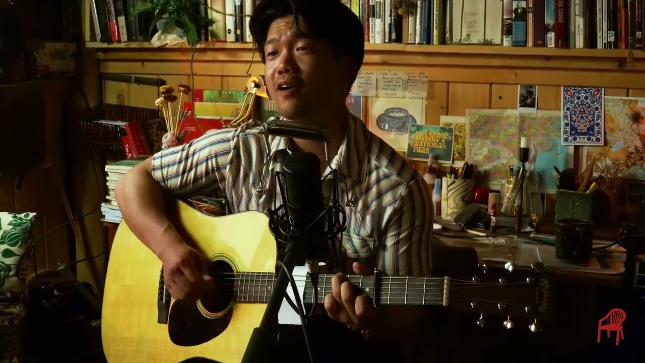 Hollis performing an Oesa Session